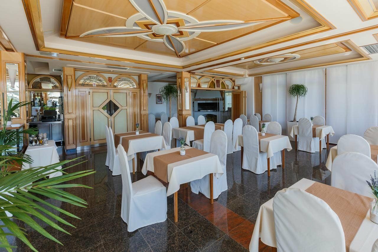 Hotel Villa Zarko Kastel Stari Exterior photo